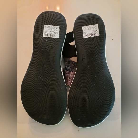 3/$25 Clarks Cloudsteppers Sandals, Size 9m, not used, Camo Straps - Picture 9 of 11